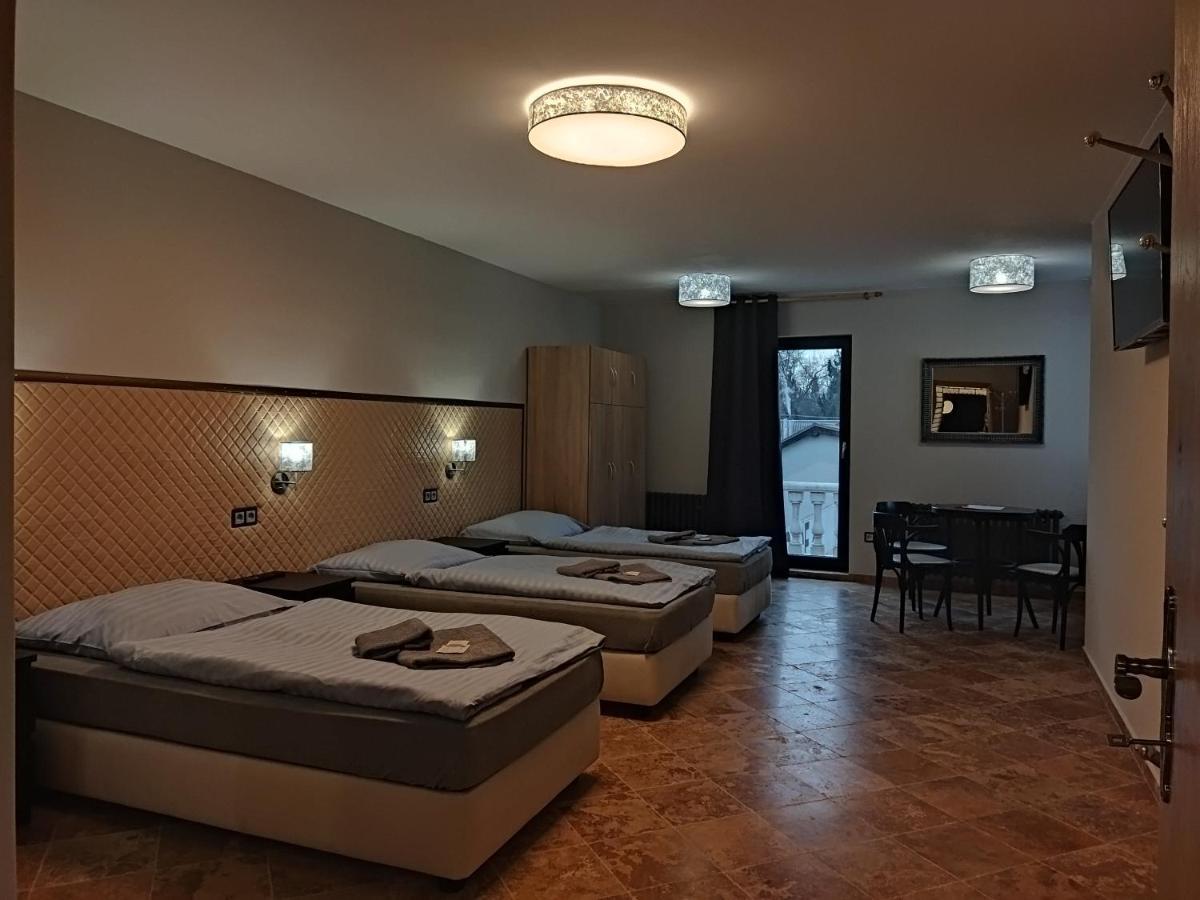 Hotel Cade Pisek  Exterior photo